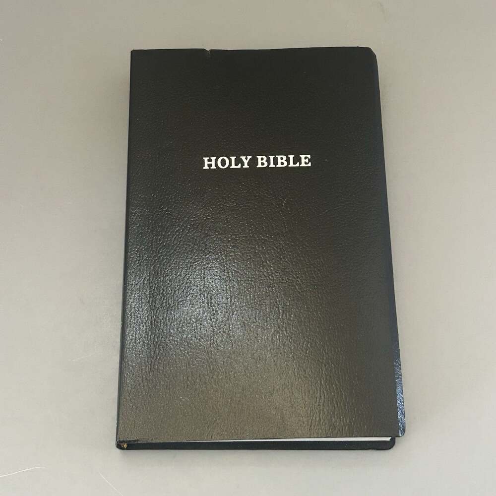 Holy Bible Thomas Nelson KJV Red Letter Edition Black Faux Leathersoft 2016
